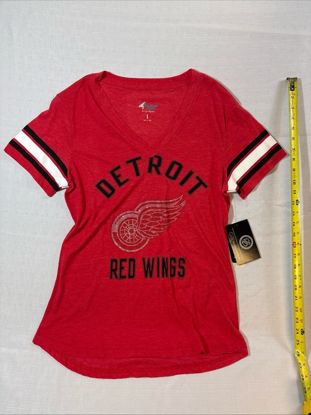 Women's Detroit Red Wings Red V-Neck Tee Size Large NWT !